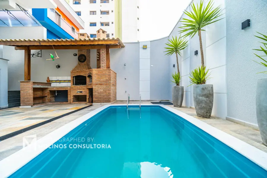 Churrasqueira e piscina concluídas